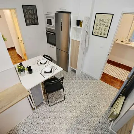 Rent this 4 bed apartment on Calle Pintores Zubiaurre / Zubiaurre margolarien kalea in 2, 48012 Bilbao