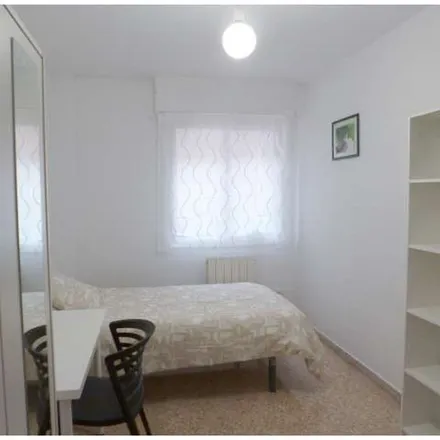 Image 3 - Calle Pablo Iglesias, 28, 50018 Zaragoza, Spain - Apartment for rent