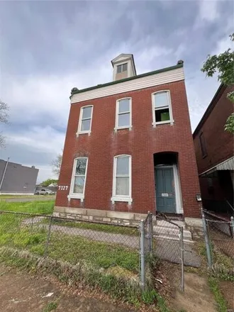 Buy this studio house on 217 Upton Street in St. Louis, MO 63111