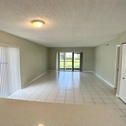 Image 2 - 331 Lakeview Drive, Weston, FL 33326, USA - Condo for sale
