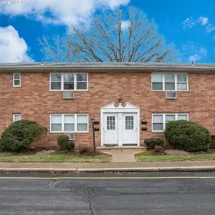 Rent this 2 bed condo on 4 Lakeview Avenue in Leonia, Bergen County