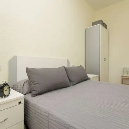 Rent this 6 bed apartment on Ronda de Toledo in 36, 28005 Madrid