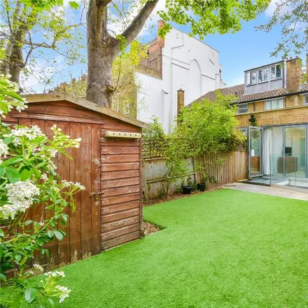 Rent this 4 bed townhouse on 60 Huntingdon Street in London, N1 1BU
