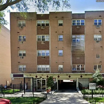 Rent this 2 bed condo on 5950 North Kenmore Avenue in Chicago, IL 60660