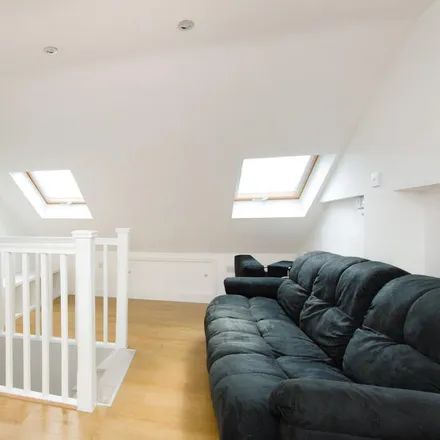 Image 4 - Fifty One, Friends' Walk, London, UB8 1SD, United Kingdom - Apartment for rent