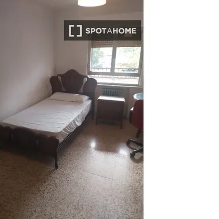 Rent this 3 bed room on Calle de la Vid in 6, 37006 Salamanca