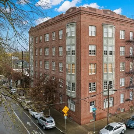 Buy this 3 bed condo on Northwest Glisan Street in Portland, OR 97209