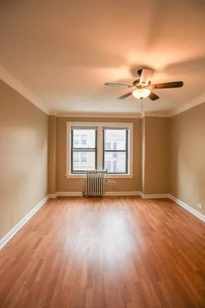 Rent this studio apartment on 922 W Eastwood Ave in Chicago, IL 60640