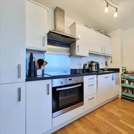 Image 3 - Simmonds House, Burford Road, London, TW8 0LR, United Kingdom - Apartment for rent