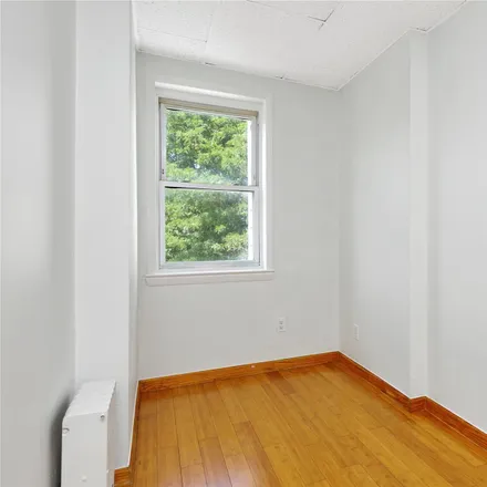 Image 6 - 72-37 66th Place, New York, NY 11385, USA - House for rent