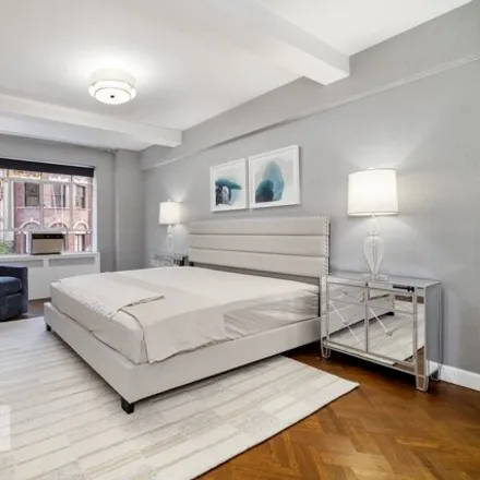 Image 6 - 44 East 67th Street, New York, NY 10065, USA - Townhouse for sale
