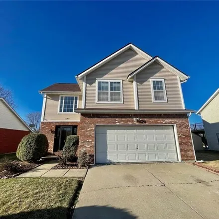 Rent this 3 bed house on 849 Misty Valley Road in Glenview, O'Fallon