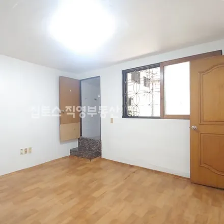 Rent this studio apartment on 서울특별시 서초구 잠원동 25-27