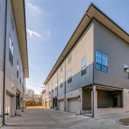 Buy this 2 bed townhouse on 611 North Tyler Street in Dallas, TX 75208