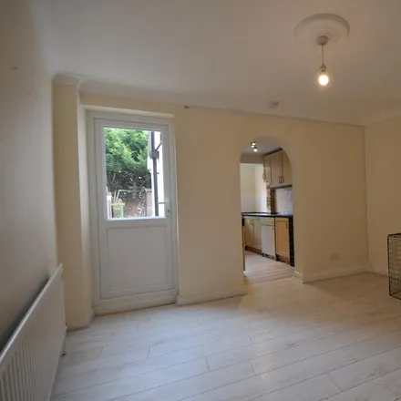 Image 3 - Lionfield Terrace, Chelmsford, CM1 7RH, United Kingdom - Townhouse for rent