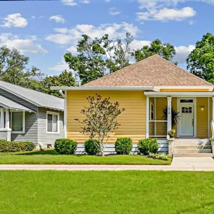 Buy this 2 bed house on 1534 East Strong Street in Pensacola, FL 32501