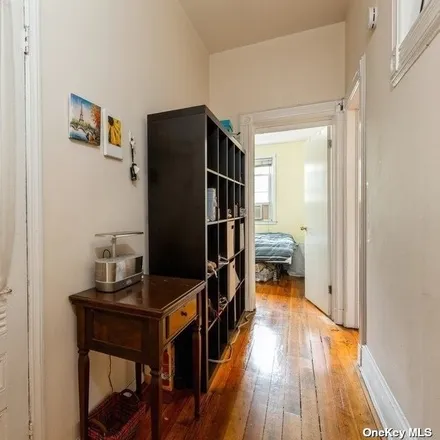 Image 7 - 25-81 38th Street, New York, NY 11103, USA - Townhouse for sale
