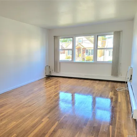 Image 2 - 146-08 21st Avenue, New York, NY 11357, USA - House for rent