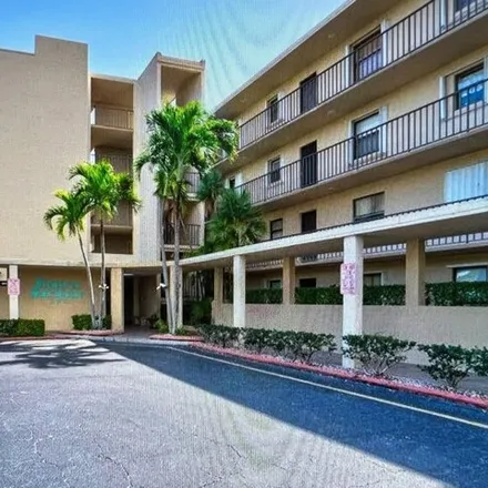 Rent this 2 bed condo on unnamed road in Lantana, FL 33462