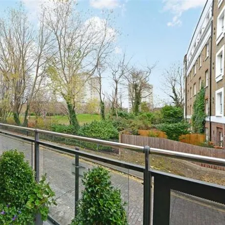 Image 2 - 15 Brightlingsea Place, London, E14 8DB, United Kingdom - Townhouse for rent