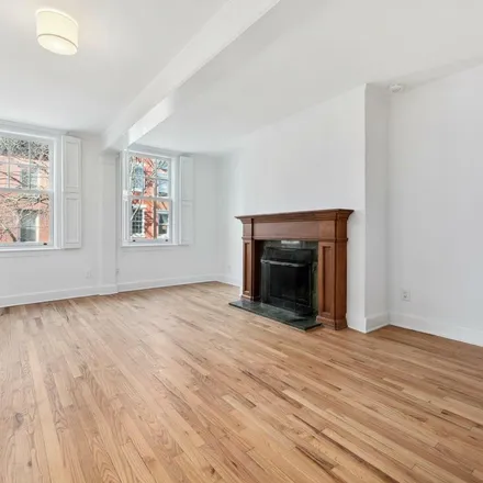 Image 2 - 85 Perry Street, New York, NY 10014, USA - Townhouse for rent