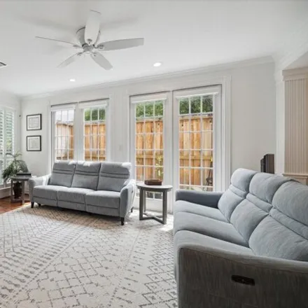 Image 4 - 2258 West Holcombe Boulevard, Houston, TX 77030, USA - Townhouse for sale