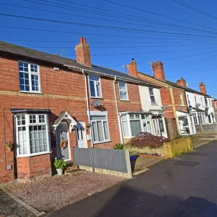 Buy this 2 bed townhouse on Brook Road in Bromsgrove, B61 7DE