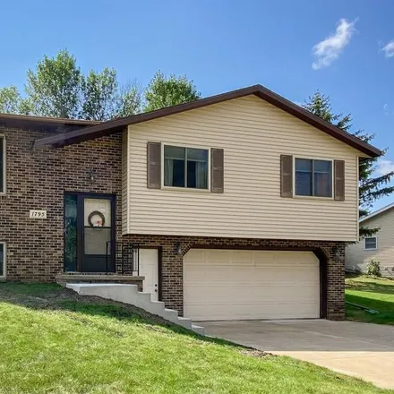 Buy this 3 bed house on 4800 Embassy Court in Dubuque, IA 52002