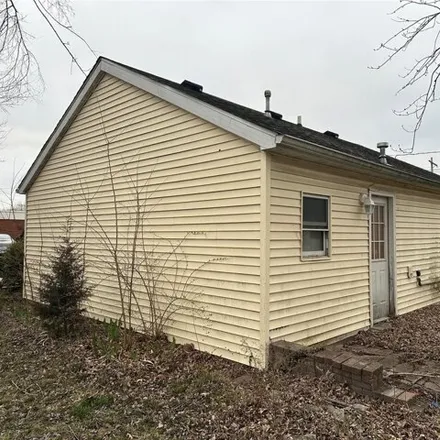 Image 2 - unnamed road, Carlinville, IL 62626, USA - House for sale