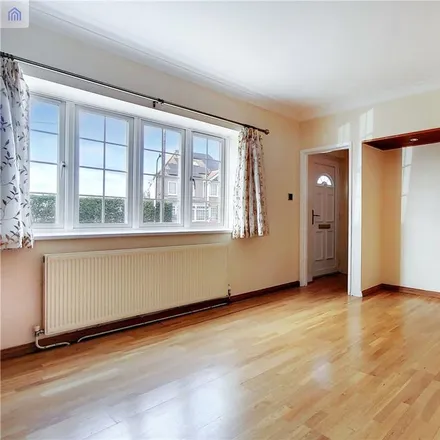 Image 3 - Bacon Lane, Kingsbury, London, NW9 9AX, United Kingdom - House for rent