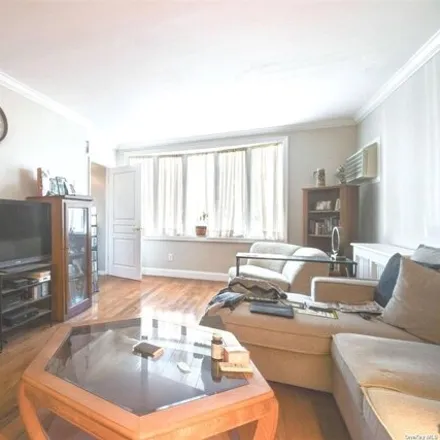 Image 6 - 52-41 72nd Place, New York, NY 11378, USA - Duplex for sale