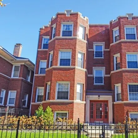 Rent this 2 bed condo on 7611 North Sheridan Road in Chicago, IL 60626