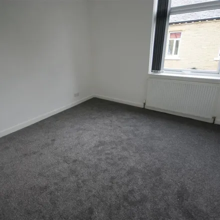 Image 1 - Firth Avenue, Brighouse, HD6 1TS, United Kingdom - Townhouse for rent