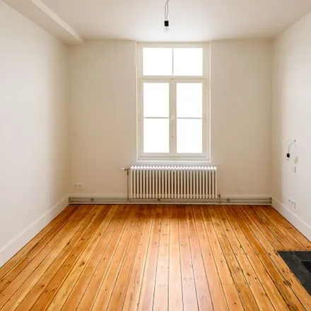Rent this 3 bed apartment on Galeries royales Saint-Hubert - Koninklijke Sint-Hubertusgalerijen in Impasse de la Fidélité - Getrouwheidsgang, 1000 Brussels