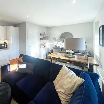 Image 5 - Chiltern Parade, Chesham Bois, HP6 5HL, United Kingdom - Apartment for sale