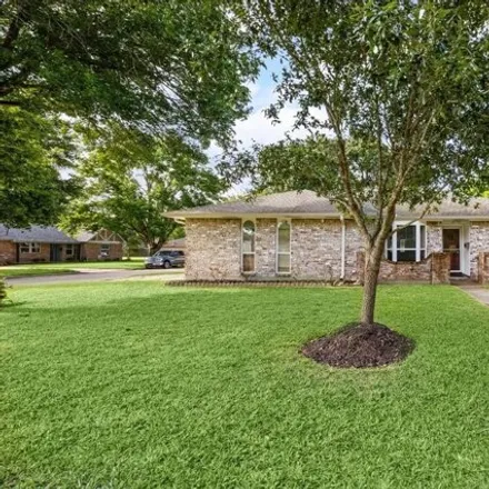 Buy this 3 bed house on 2956 Livingston Drive in Pearland, TX 77584