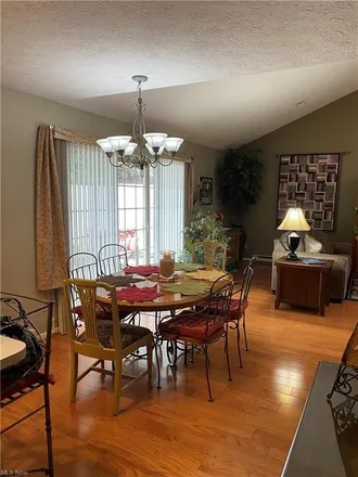 Image 8 - 90 Falling Water Circle, Munroe Falls, Summit County, OH 44262, USA - Condo for sale