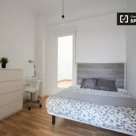 Rent this 5 bed room on Parque Colegio Santa Ana in Avinguda del Port, 51