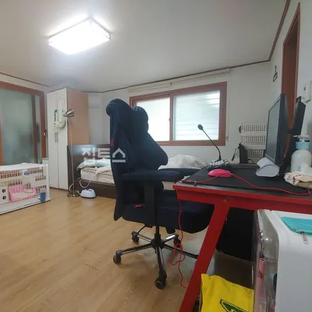 Rent this studio apartment on 서울특별시 서초구 잠원동 24-14