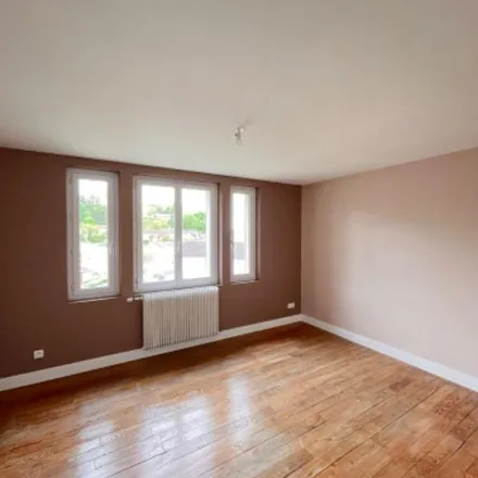Rent this 2 bed apartment on 11 Avenue de Verdun in 70100 Gray, France