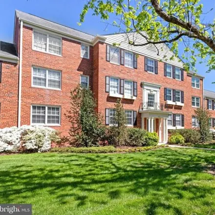 Buy this 2 bed condo on 6651 10th Street in Belle Haven, Fairfax County