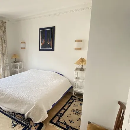 Rent this 2 bed condo on Paris