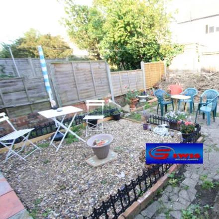 Image 2 - Larbert Road, London, SW16 5BJ, United Kingdom - House for rent