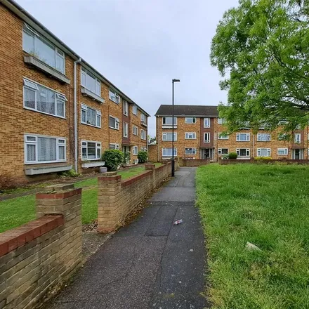 Rent this 2 bed apartment on Cunningham Avenue in Freezywater, London