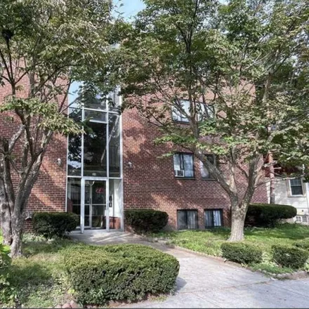 Rent this 2 bed condo on 28 Brentwood
