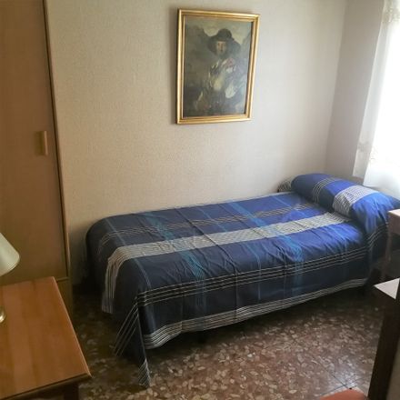 Rent this 3 bed room on Calle Juan Palaf in 2, 41920 San Juan de Aznalfarache