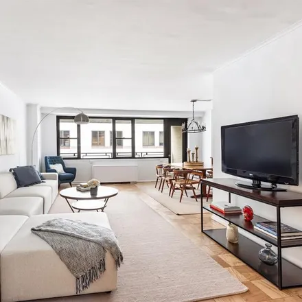 Image 2 - 165 WEST 66TH STREET 14A in New York - Apartment for sale