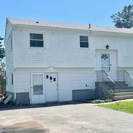 Rent this 5 bed house on 13 Reardon Drive in Middletown, RI 02842