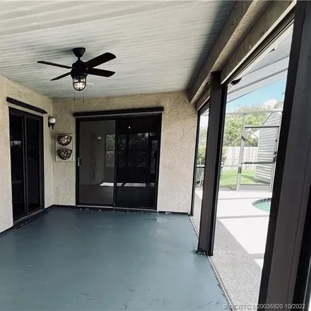 Image 9 - 1431 Southeast Escambia Court, Port Saint Lucie, FL 34952, USA - House for sale