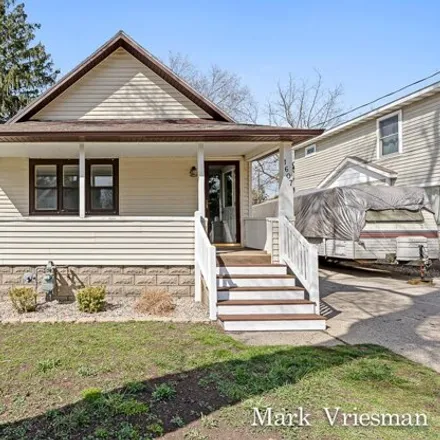 Buy this 3 bed house on 1609 Waverly Avenue in Grand Haven, MI 49417